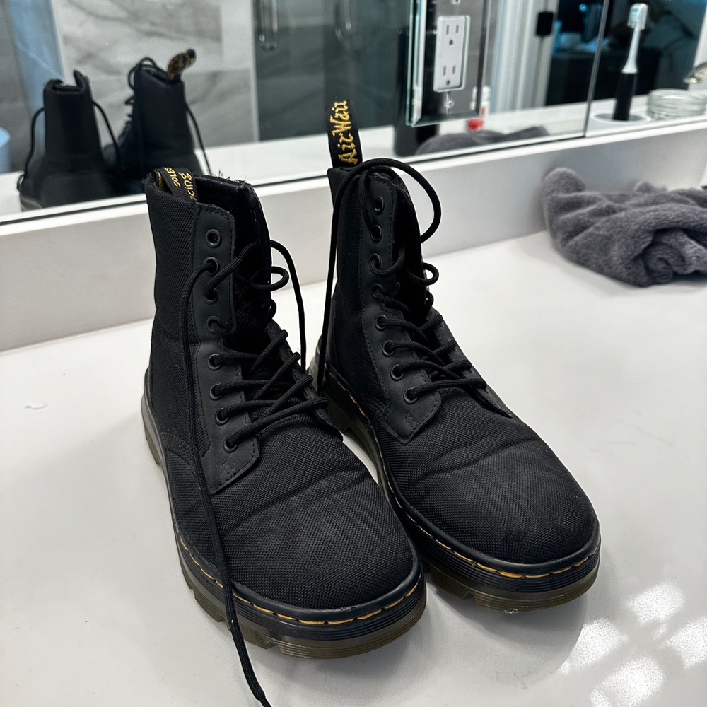 Dr. Marten’s COMBS POLY CASUAL BOOTS size 8